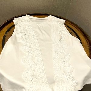 Women white and lace XL no sleve shirt.